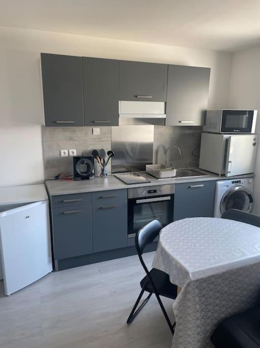 Charmant Appartement Avec Parking Privee Buxerolles Ngoại thất bức ảnh