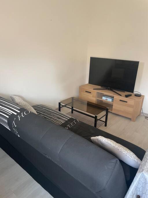 Charmant Appartement Avec Parking Privee Buxerolles Ngoại thất bức ảnh